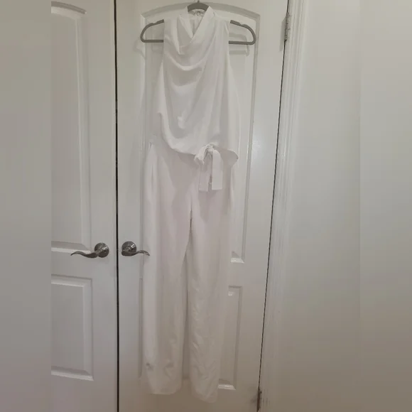 16. NWT HALSTON SLEEVELESS COWL NECK DRAPPED JUMPSUIT SIZE 2